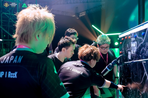 的三重博弈 的三重博弈